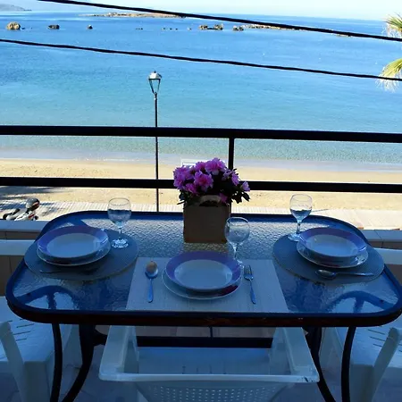 βeachfront Apartment, Next To Chania Center & Old Harbor! Apartman