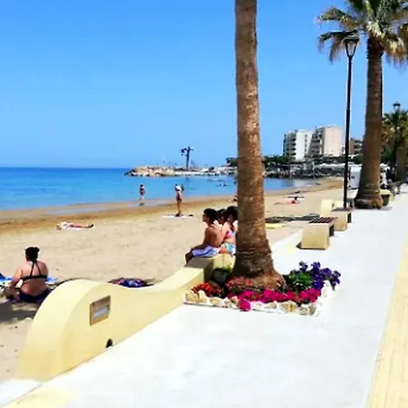 βeachfront Apartment, Next To Chania Center & Old Harbor! Апартаменты