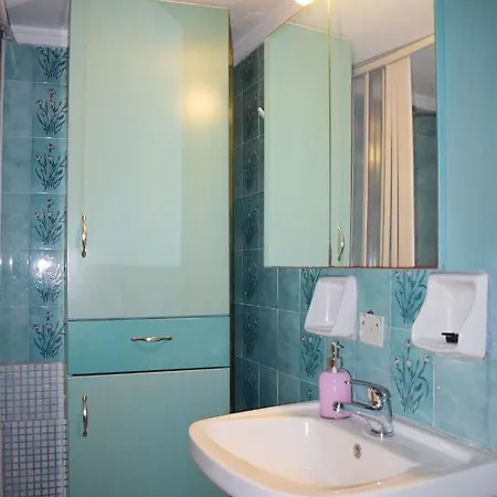 βeachfront Apartment, Next To Chania Center & Old Harbor! Апартаменты