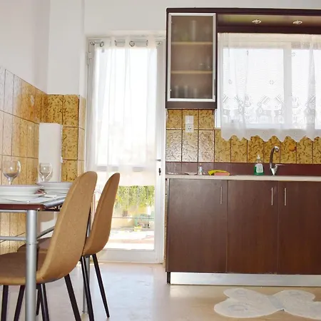βeachfront Apartment, Next To Chania Center & Old Harbor! Апартаменты *