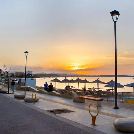 βeachfront Apartment, Next To Chania Center & Old Harbor! Apartman