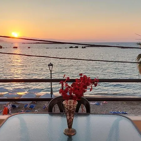 βeachfront Apartment, Next To Chania Center & Old Harbor! *