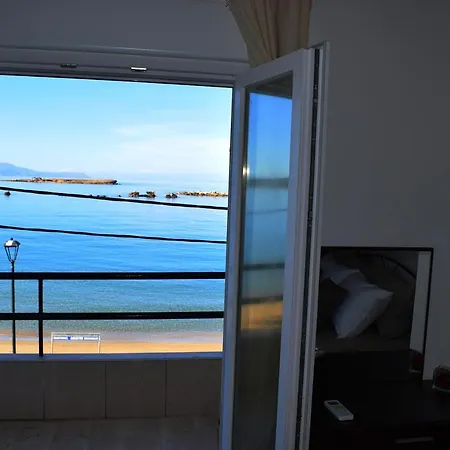 Lejlighed βeachfront Apartment, Next To Chania Center & Old Harbor! Chania (Crete)